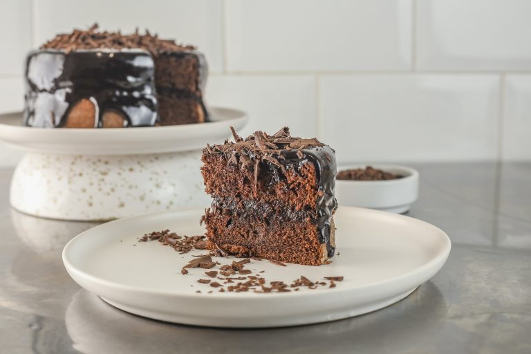 Bolo com mousse de chocolate