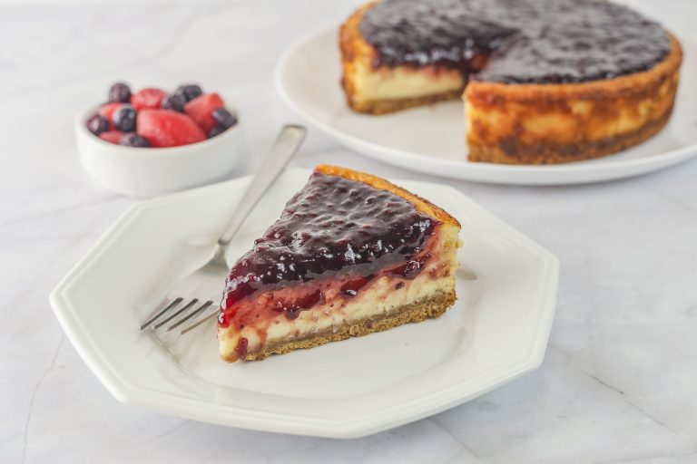 Cheesecake assado de frutas vermelhas